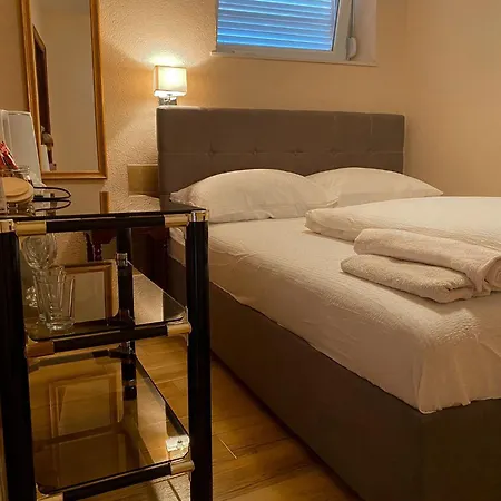 Peaceful Alley Daire *