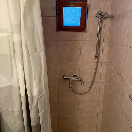 Peaceful Alley Apartment