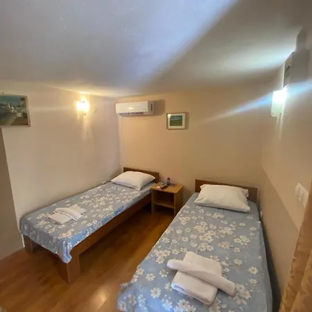 Peaceful Alley Apartment